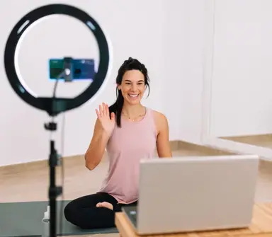 副業でピラティスインストラクターをはじめるために資格は必要か?